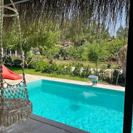 Marmaris-hisaroenue'nde Isitmali Havuzlu Vila *