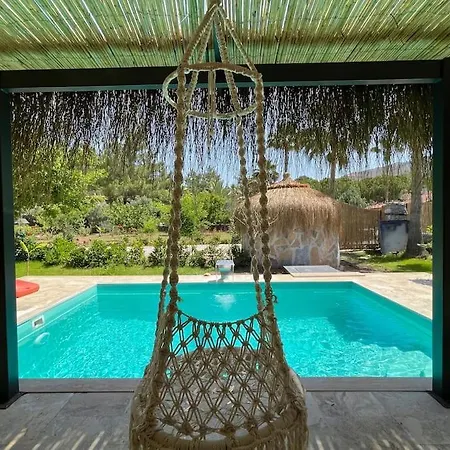 Marmaris-hisaroenue'nde Isitmali Havuzlu Marmaris