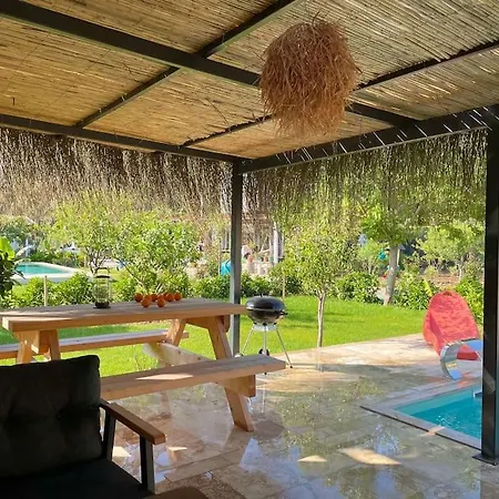 Vila Marmaris-hisaroenue'nde Isitmali Havuzlu Marmaris