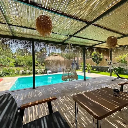 Marmaris-hisaroenue'nde Isitmali Havuzlu Vila