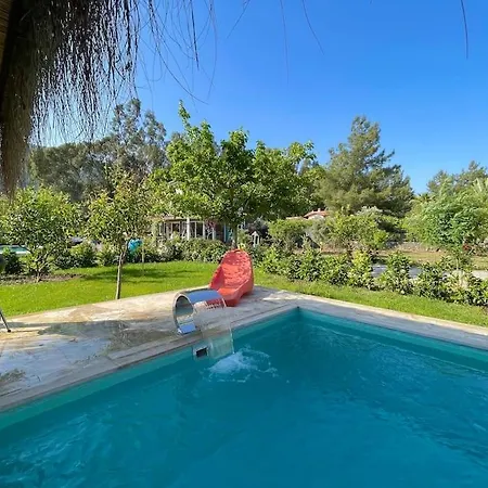Villa Marmaris-hisaroenue'nde Isitmali Havuzlu